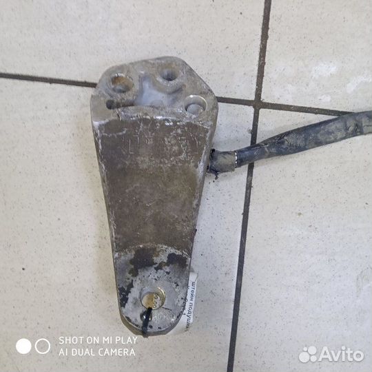 Кронштейн двигателя правый Kia Ceed 2