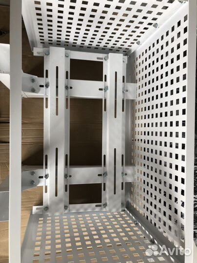 Корзина с кронштейном для кондиционера