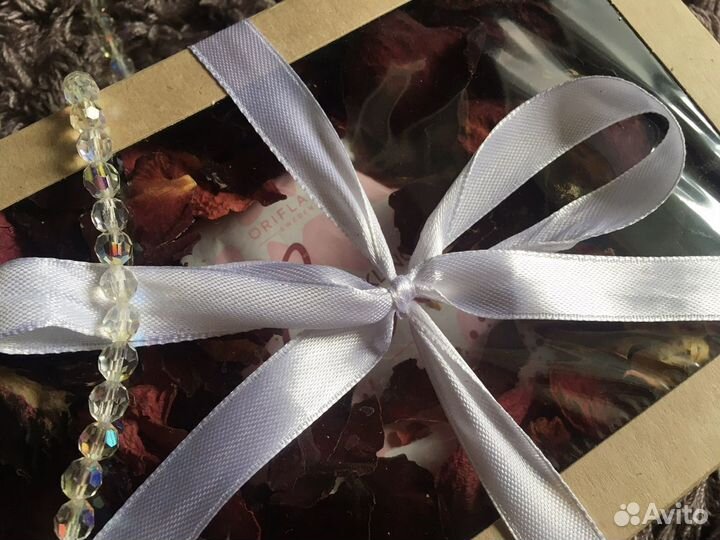 Сухоцветы, лепестки роз, необычные подарки