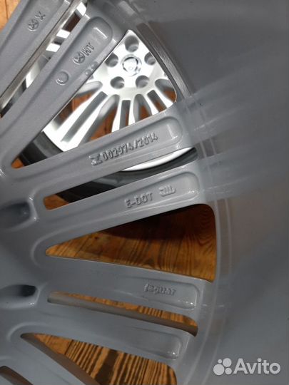 Комплект оригинальных колес r20 для Jaguar F-Pace