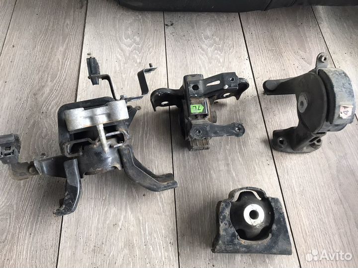 Подушки двигателя Toyota Auris 1ZR-FE 1ZR-FAE