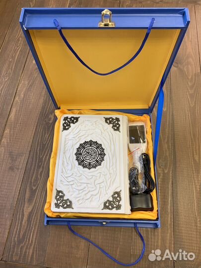 Коран-ручка с ЖК экраном (кожаная книга в футляре)