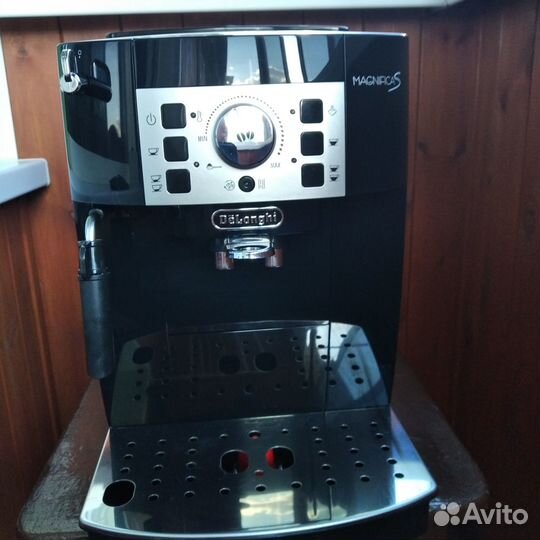 Кофемашина delonghi magnifica s