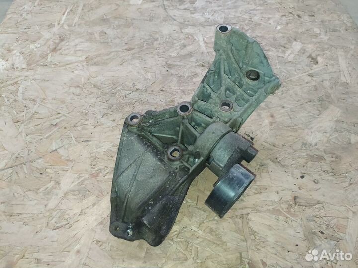 Кронштейн генератора Renault Megane 3 08-15