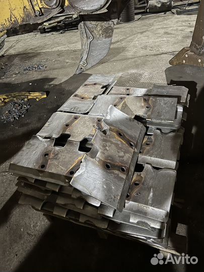 Башмак (трак) бульдозера, металл для усиления ковш