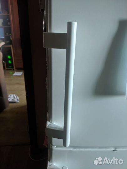 Продаю комплектующие от хол- ка Liebherr CN 38130