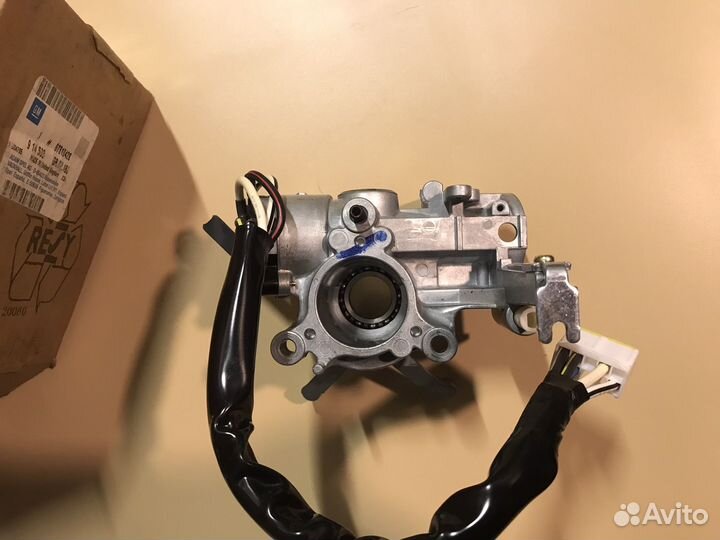 Замок зажигания frontera B с АКПП 97310428