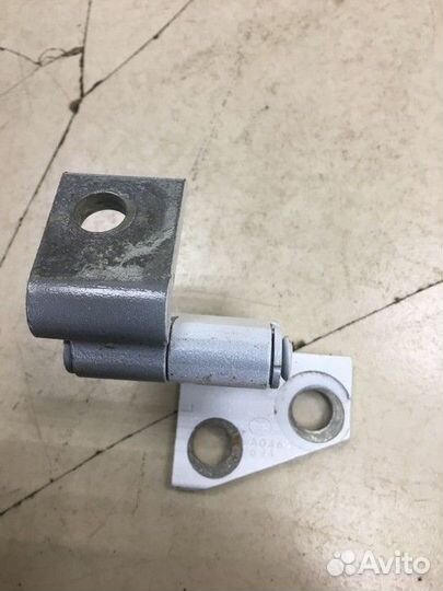 Петля двери передняя левая нижняя Lexus RX