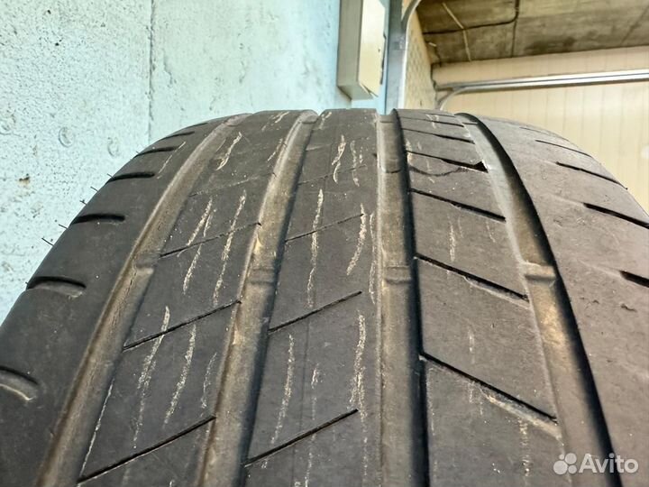 Bridgestone Alenza 001 275/45 R20 и 305/40 R20 110Y