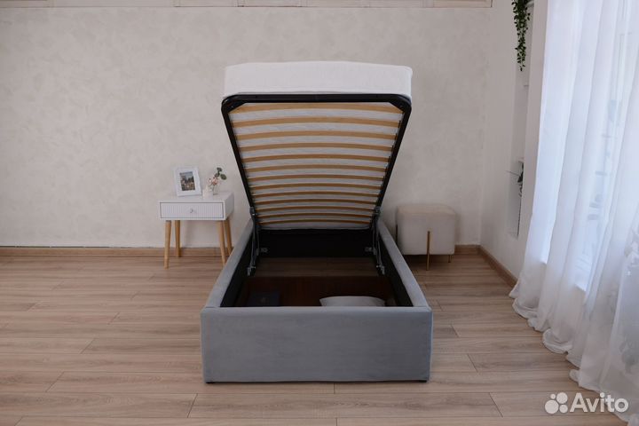 Кровать с матрасом и подъемным механизмом 80х200