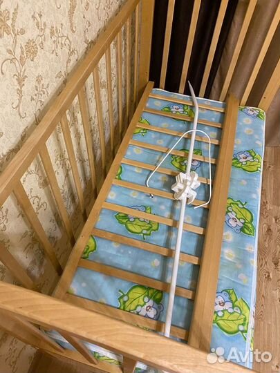 Детская кроватка с матрасом