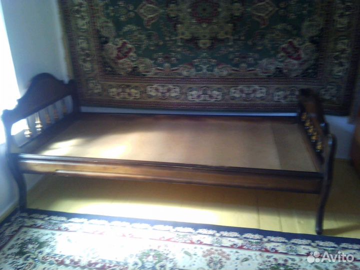 Кровать