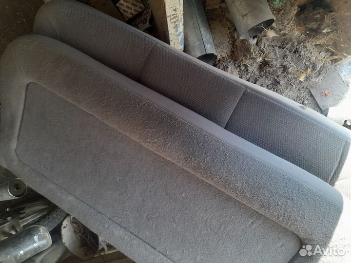 Заднее сиденье с минивена