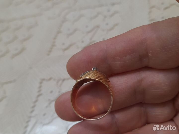 Золотое кольцо с бриллиантами и изумрудом СССР