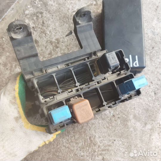Блок реле Nissan Primera P12E