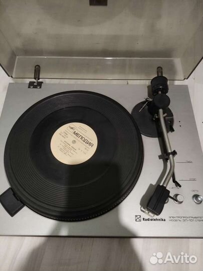 Проигрыватель винила СССР