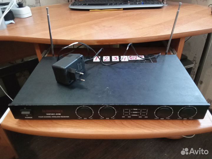 Радиомикрофоны AudioVoice VHF401-4VM