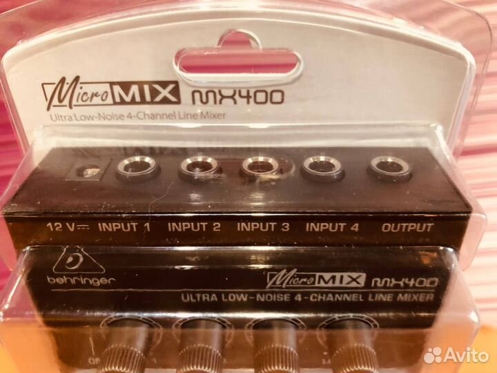 Портативный микшерный пульт Behringer MX400