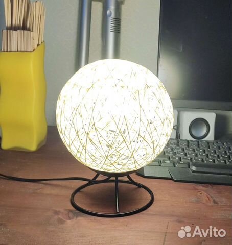 Настольный светильник из ротанга