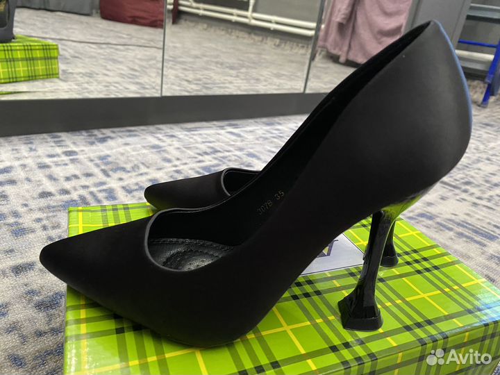 Туфли женские 35 размер черные