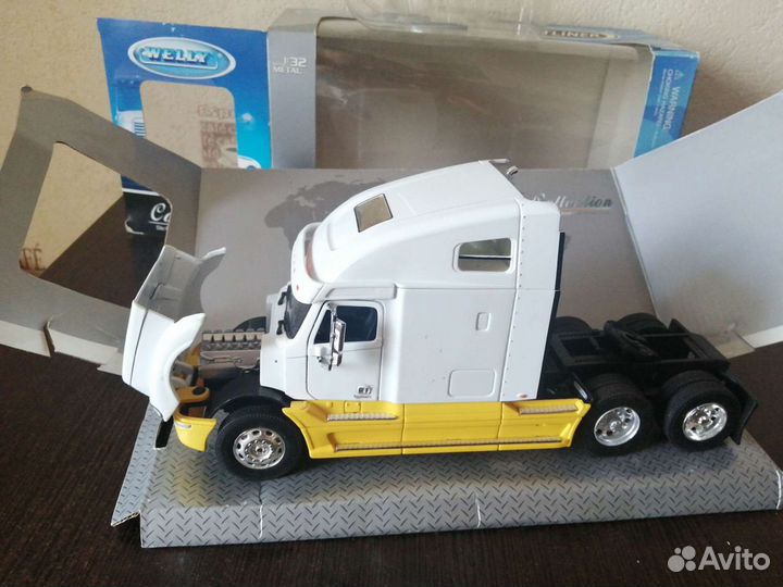 Модель freightliner 1/32