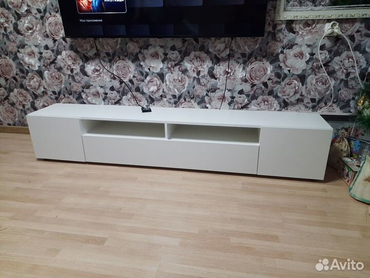 Тумба под телевизор белая