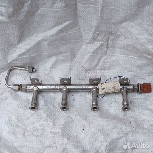 Skoda Fabia 2 1.2 CBZ Топливная рампа рейка