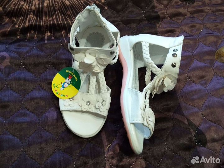 Сандали новые для девочки