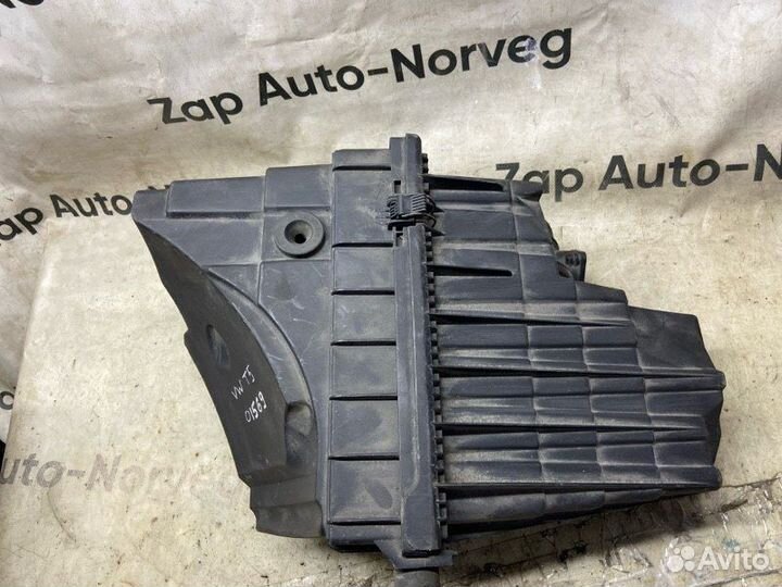 Корпус воздушного фильтра Volkswagen Transporter