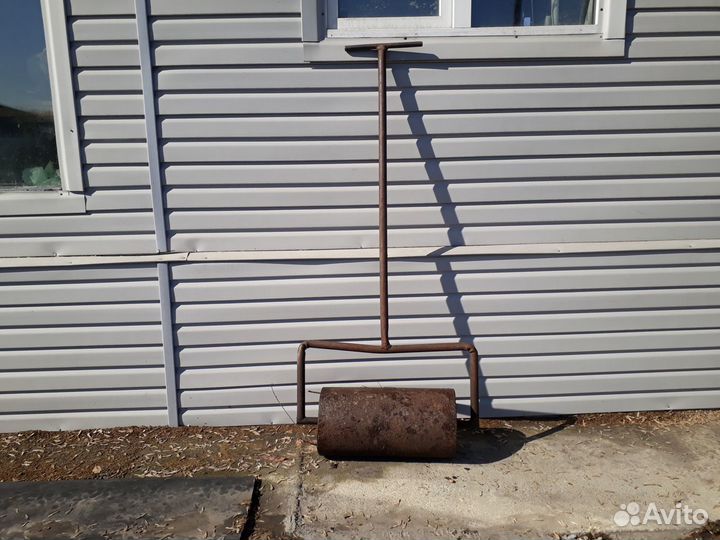 Каток для газона