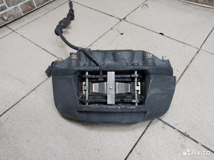 Суппорт тормозной передний правый Porsche Macan S