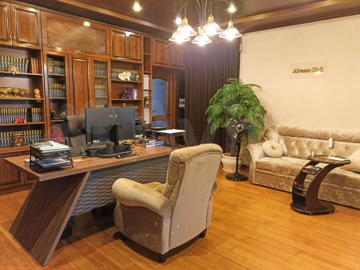 Дом 500 м² на участке 6 сот.