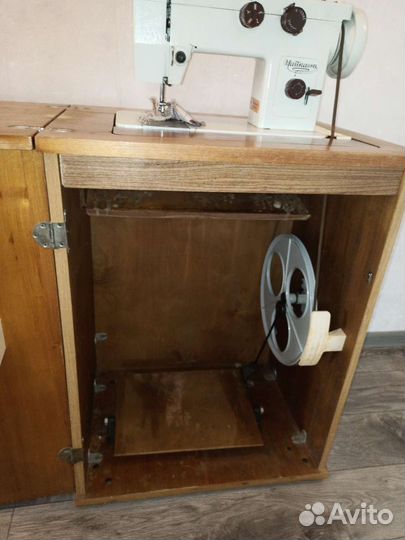 Швейная машина Чайка 143