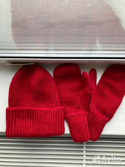 Шапка в комплекте с рукавицами