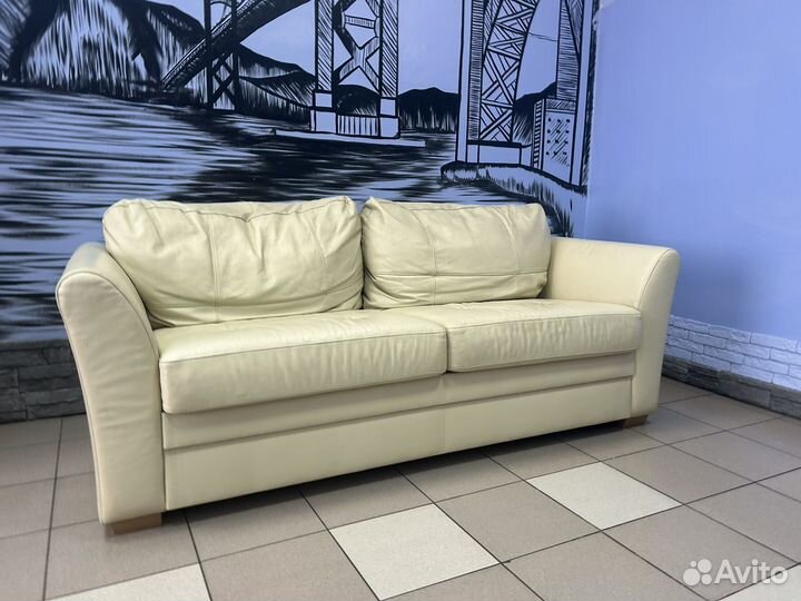 Кожаный диван