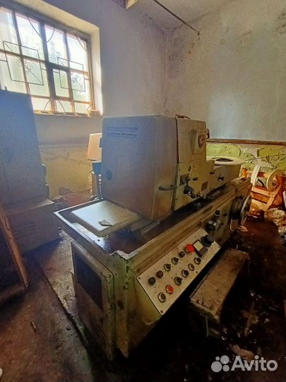 5822М Станок резьбошлифовальный универсальный