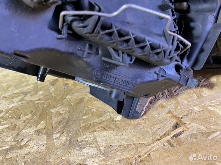 Фара галогеновая передняя правая Renault Megan Iii