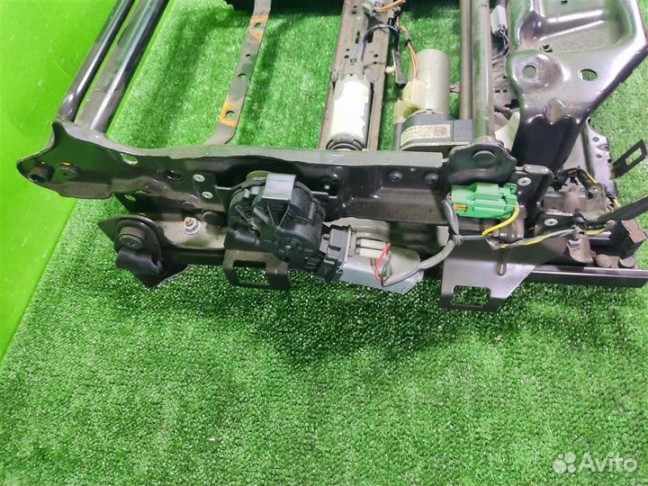 Каркас сиденья правого Land Rover Discovery 4 2010