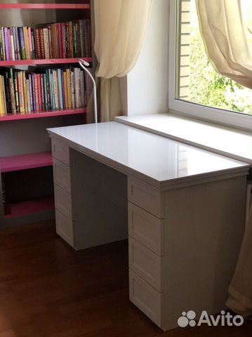 Стол письменный в детскую комнату для девочки