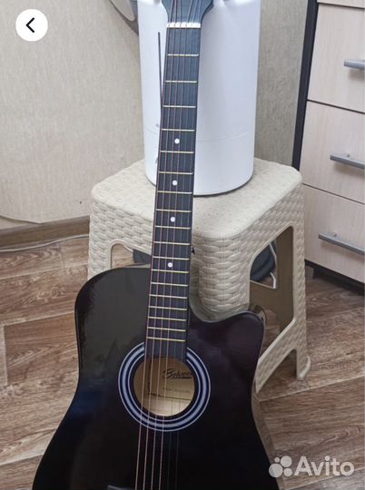 Акустическая гитара