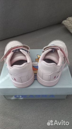 Кроссовки для девочки