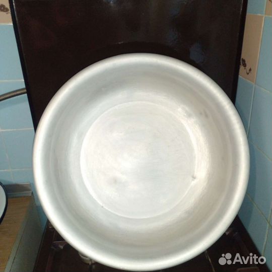 Алюминиевый и эмалированый тазы. СССР