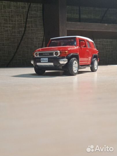 Модель Toyota FJ cruiser 1:43