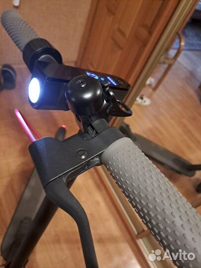 Продаю электросамокат Xiaomi