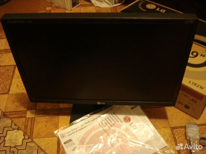 Монитор широкоэкранный 19