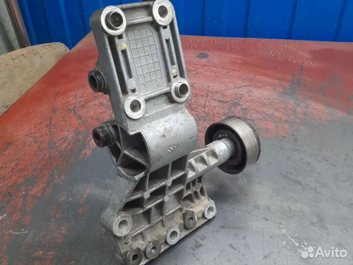 Кронштейн генератора