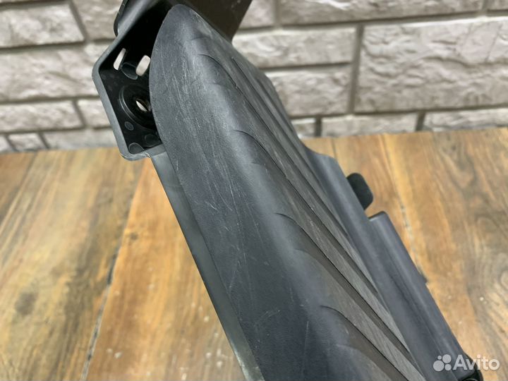 Skoda Octavia A7 Накладка под ногу водителя