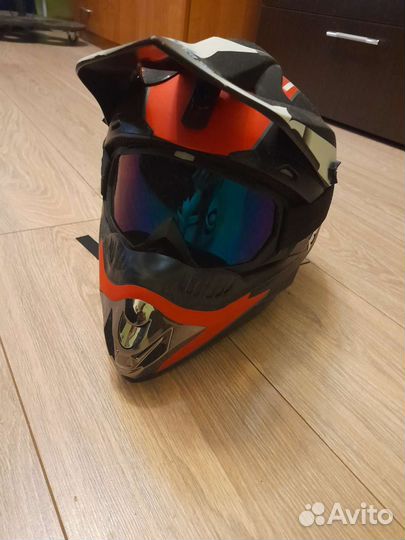 Кроссовый шлем