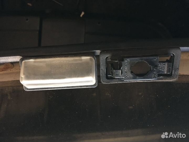 Плафон подсветки номера nissan 265109Y00A