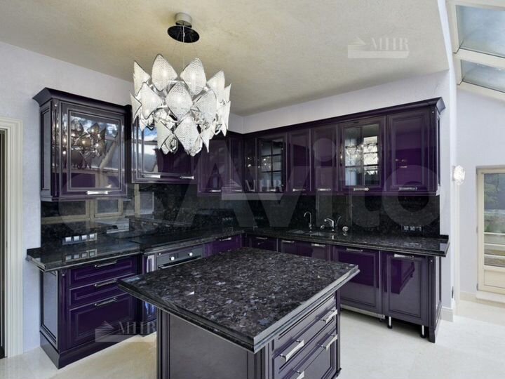 Дом 680 м² на участке 31 сот.